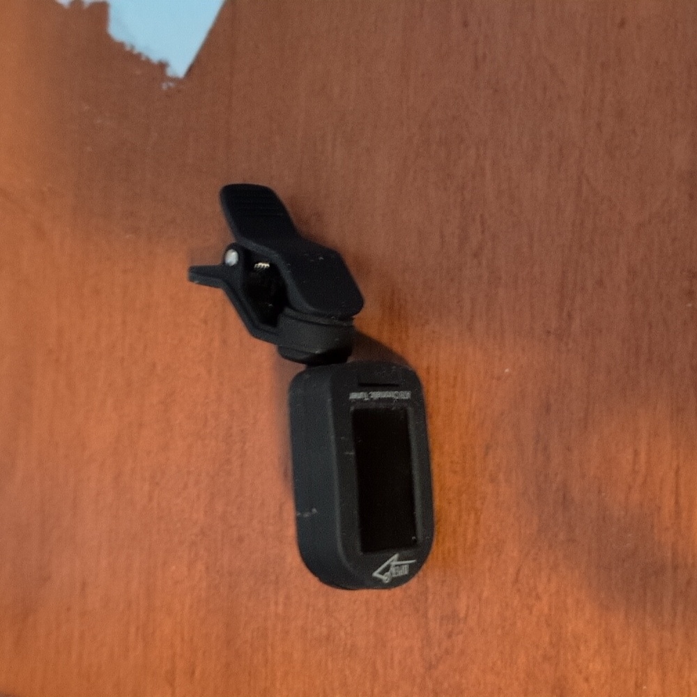 Guitar tuner ( needs needs a need to watch battery to function)